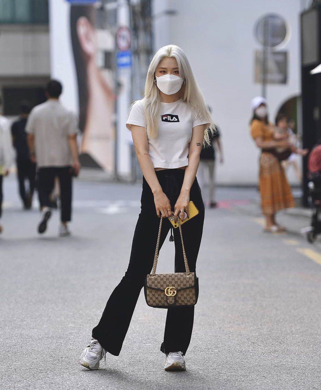 韩国小姐姐穿夏天马丁靴,韩国小姐姐中筒靴子搭配