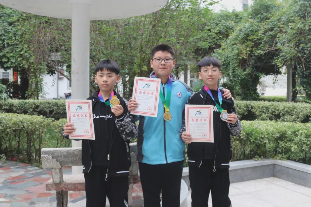 潢川二中乒乓健儿参加2021年信阳市第六届全运会载誉归来