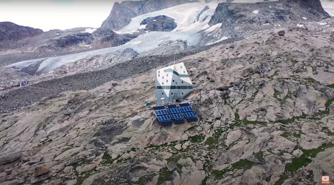 山顶太空舱民宿悬崖景色绝美,悬崖边上的小屋