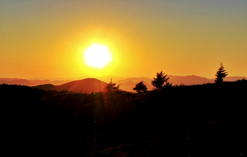 宿在驼梁，感受一种无忧的生活/郝贵云