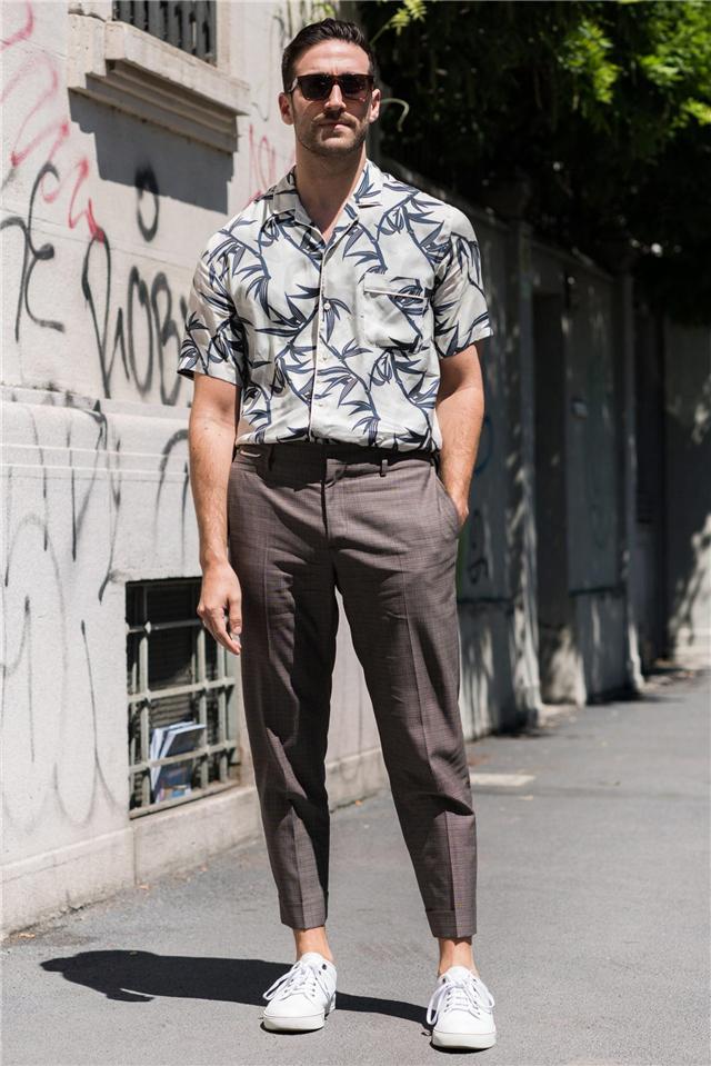 男人过了50岁，如果不差钱建议多穿这3种裤子，时髦体面不显老