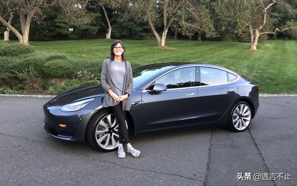 击败巴菲特的华尔街女股神，58岁创业，重仓特斯拉，碾压投资界