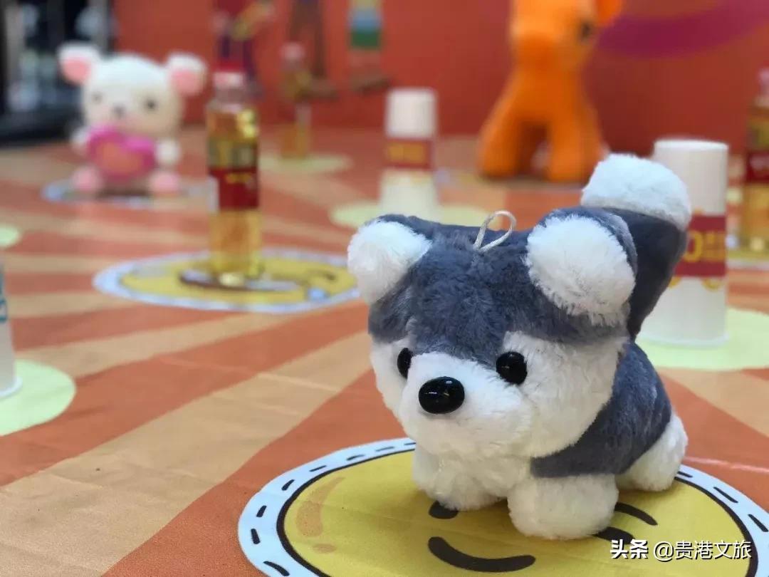 全家人一起欢欢喜喜过大年,所有人一起跨年狂欢