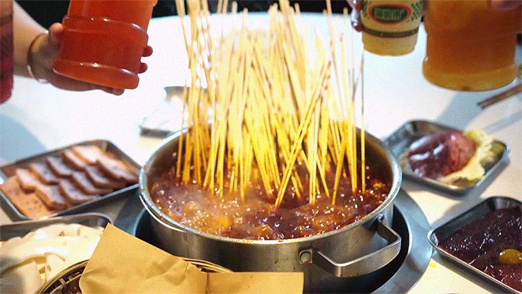 夏天的第一座“雪山”，就在海椒市串串香