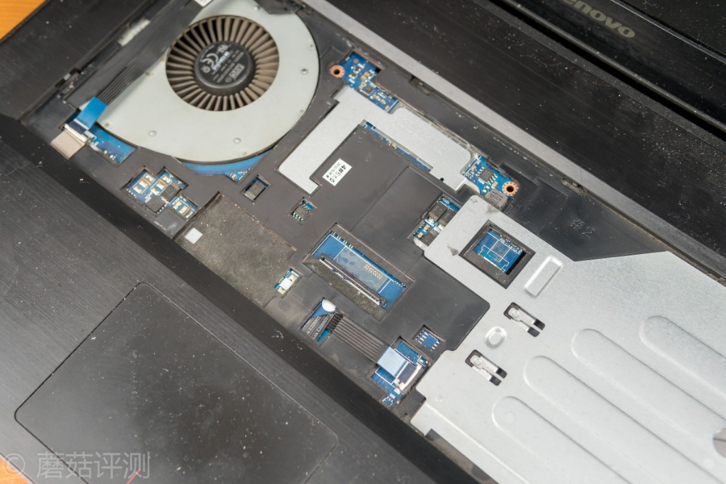 转轴断了维修多少钱,联想y400转轴