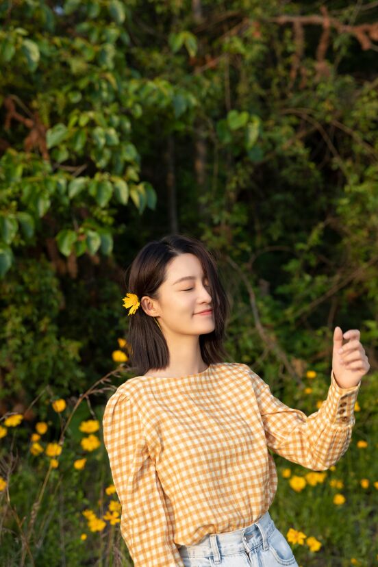 李沁蓝衣回眸,李沁蓝绿色