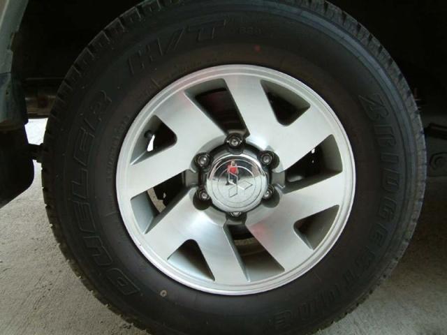 三菱帕杰罗速跑v5,三菱帕杰罗速跑2.4越野车