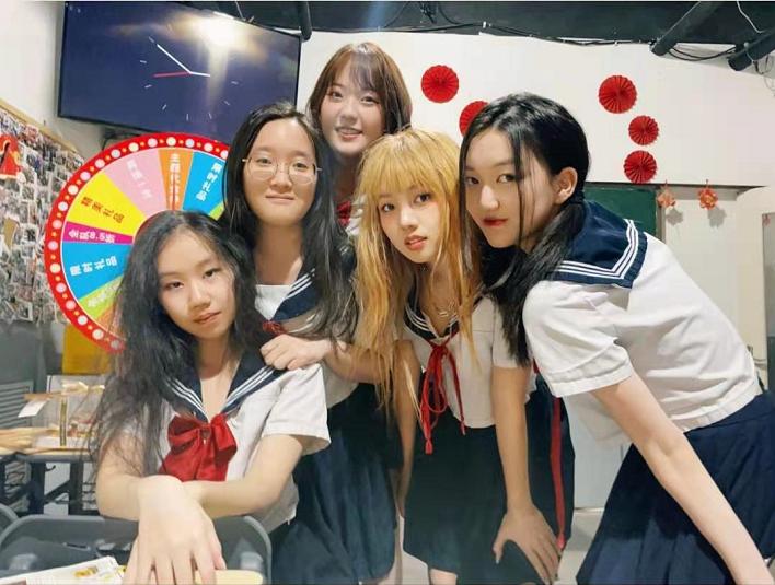 16岁李嫣近况模样大变,13岁李嫣罕见晒与闺蜜合照