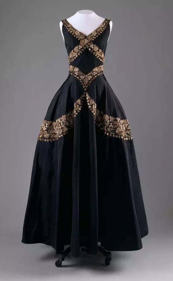 英国历史上最禁断的爱恋：国王退位，只为与她成婚