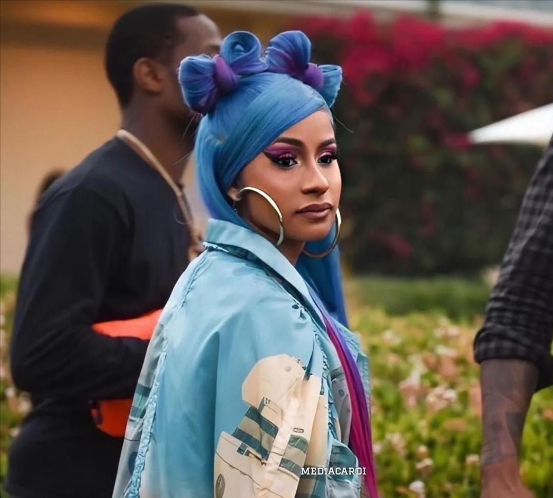 疯狂热爱中国的CardiB：逆袭之路堪称传奇，被网友尊称为卡老师