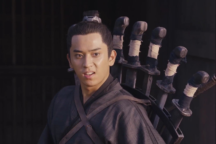 这是谢允设计的刀匣子？表哥买家秀为阿翡试刀，8把大*刀砍**像开屏