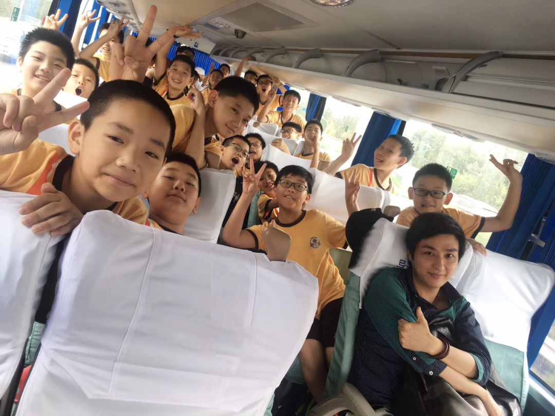 67名小男孩，靠身体打击模拟出雨声，最后的和声太震撼了