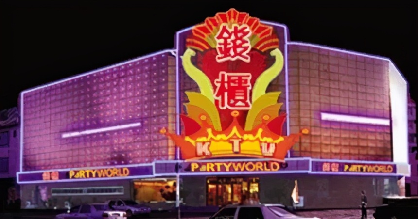 中国KTV衰亡史:从卡拉OK机到钱柜包厢,为何年轻人都不去KTV了?