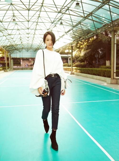 宋茜穿闪钻黑色抹胸礼服裙出镜 (宋茜穿深v吊带裙秀身材)