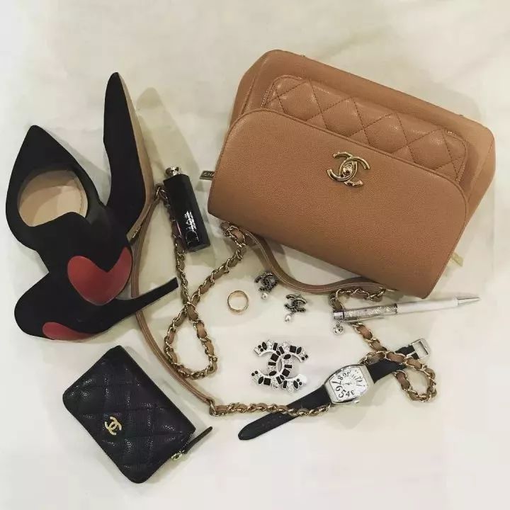 chanel和ysl包哪个好,chanel邮差大号