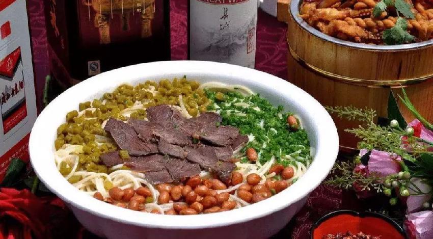 揭秘桂林米粉的生意经！地方小吃是如何开遍全国的？