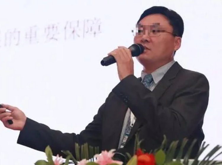 鲍毓明回应性侵女孩,鲍毓明发声性侵案反转