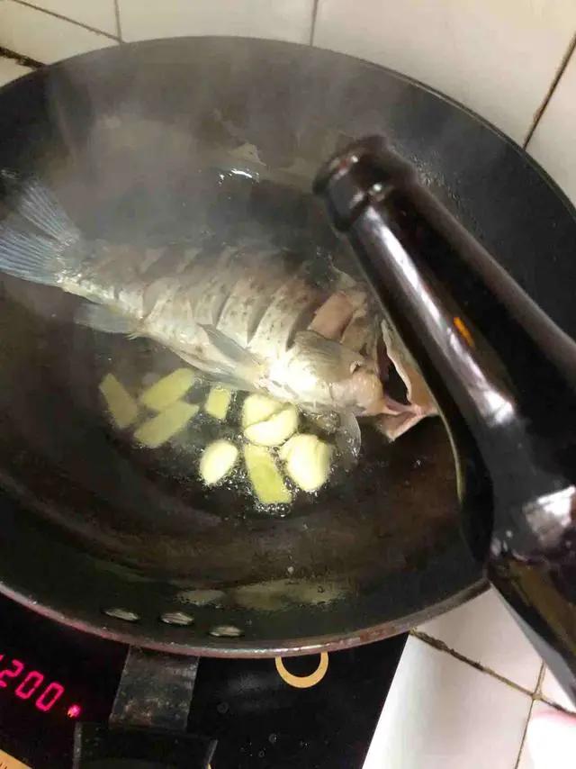 鱼刺卡在喉咙里了喝可乐行吗,鱼刺卡喉咙可别再喝醋了