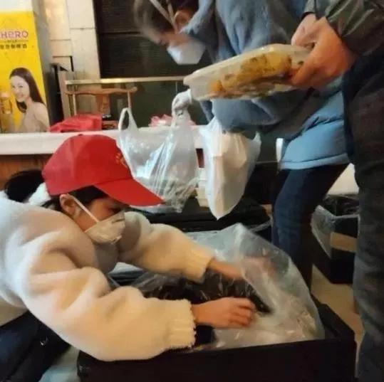 在抗疫一线彰显青春担当,在战役一线彰显担当与责任