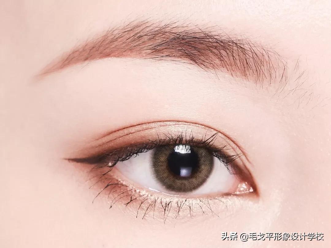 怎么避免眼妆脏,怎样防止眼妆脱落