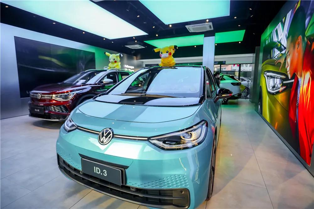 这个国庆节，上汽大众ID.家族用志愿红表达心中热爱