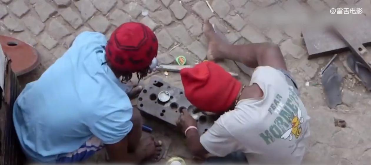 非洲小伙用铁桶建房子,只需要150块,就能拥有一室一厅!纪录片