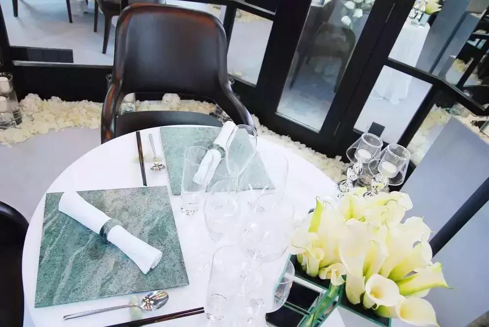 在上海最高的餐厅吃饭需要多少钱,上海最贵的餐厅吃一顿花多少