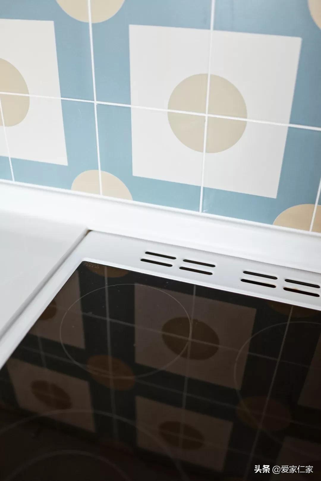 她买下32㎡上海老旧学区房，为女儿打造小桃园，20㎡超舒适大庭院