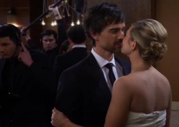 破产姐妹：害卡洛琳红毯出糗，不赔偿礼裙，博比到底爱不爱卡洛琳