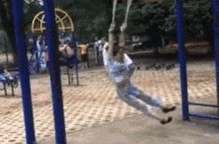 街头健身有些人不懂健身就瞎练,农村大爷习武健身一身肌肉