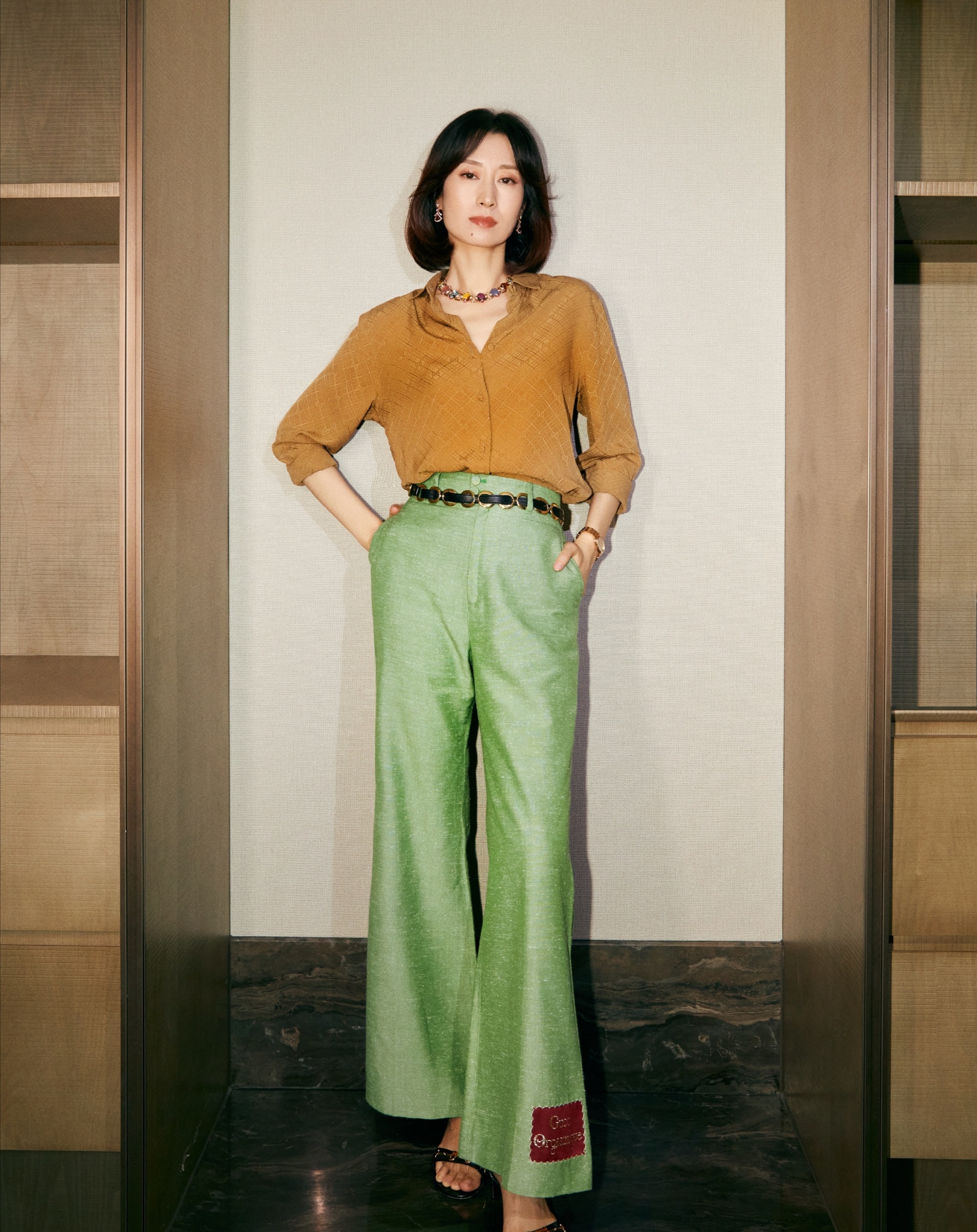 44岁刘敏涛才90斤，穿挂脖上衣“上紧下宽”，身形纤瘦显年轻