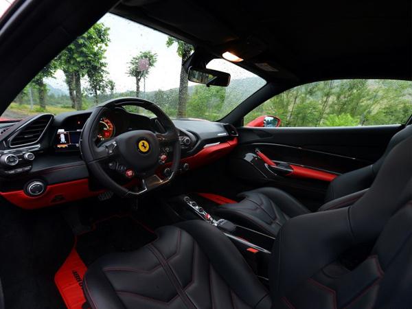 法拉利接送孩子被踢出群后续,开法拉利接孩子被踢出群原版