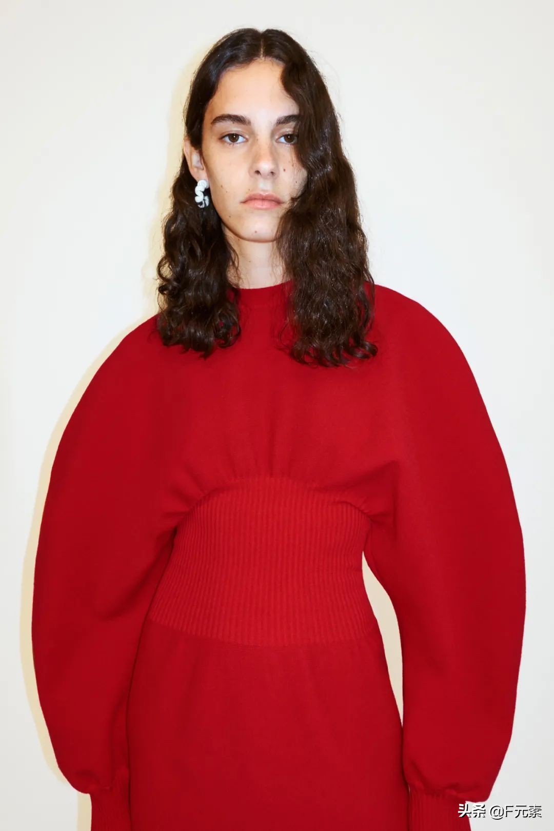 雕刻面料，BV不止有编织：BottegaVeneta2021度假系列