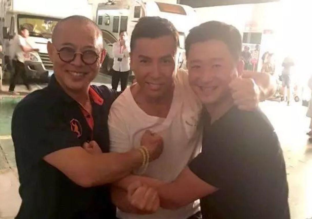 甄子丹57岁演的电影,57岁甄子丹晒全家福