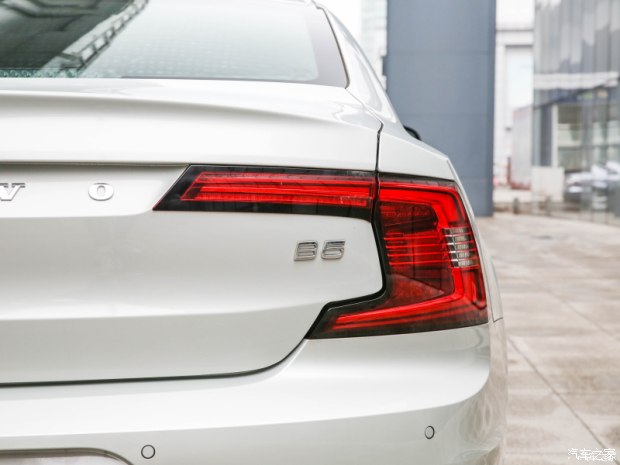 40万的车一年都有哪些费用,40万元买顶级豪华车