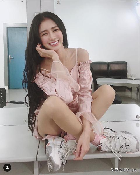 拿下十万虎扑直男，离过婚的她还有资格成为女团出道吗？