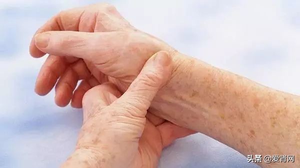 皮肤瘙痒、骨头痛、不安腿……你应该这么做