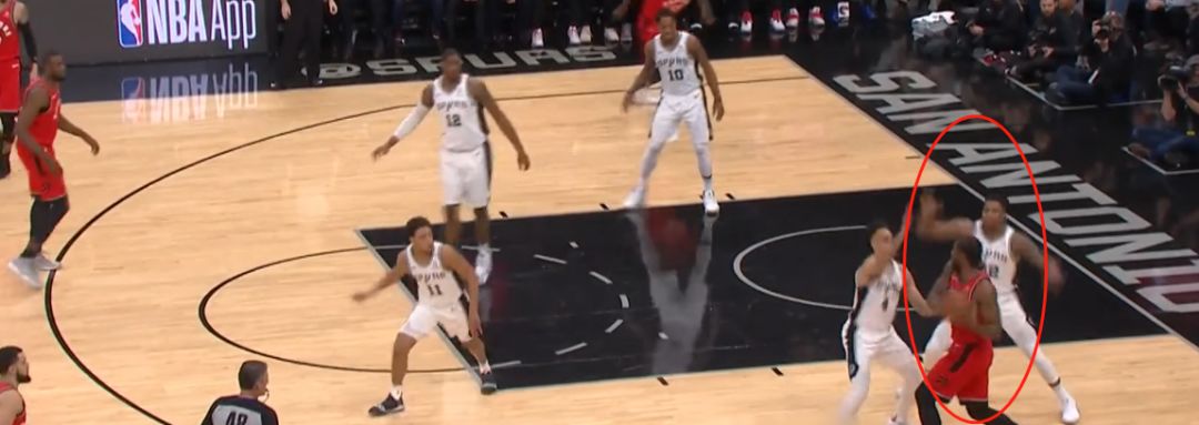 马刺球迷狂嘘伦纳德,马刺球迷伦纳德被骂视频