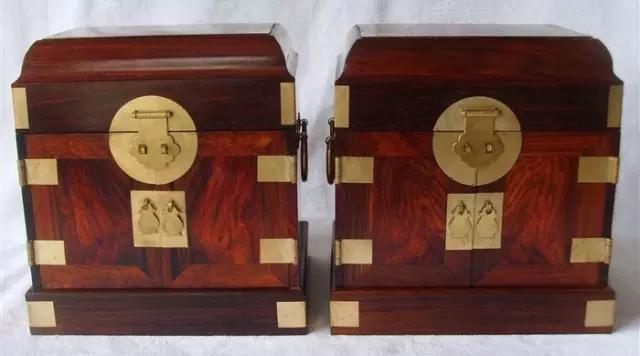 你了解红木吗,小酸枝和大红酸枝有什么区别