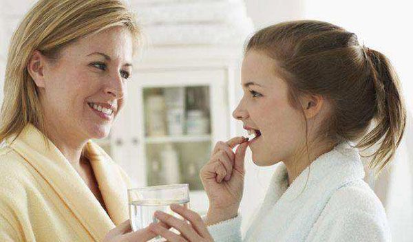 孩子头发稀疏发黄吃什么能改善,宝宝头发枯黄是不是缺锌