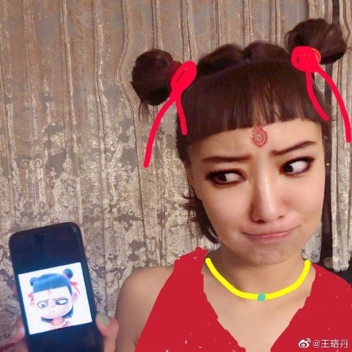 三岁的哪吒小爷有多潮？眼线腮红丸子头