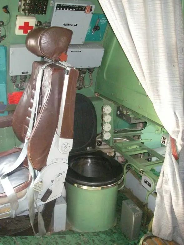 女飞行员如何在空中上厕所？美国又出黑科技，解手还能这么玩