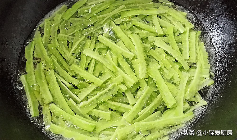 凉拌苦瓜不苦家常做法,最简单凉拌苦瓜的最佳做法