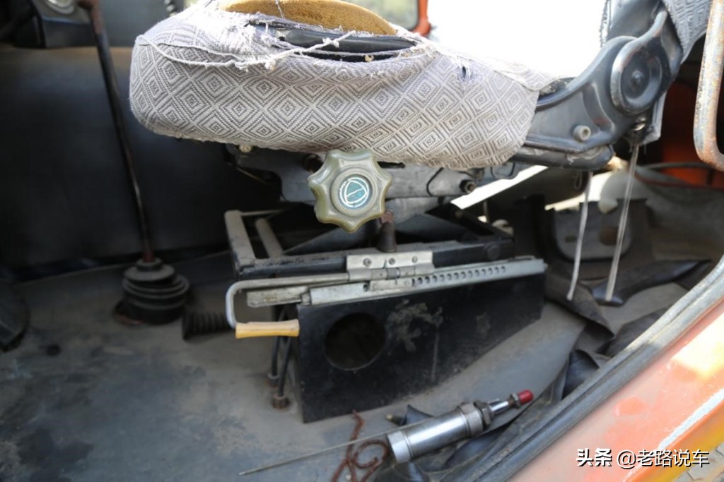 绗竴浠ｉ粍娌砵n162閲嶅瀷鍗¤溅,榛勬渤jn3261鍏搧涓ょ敤鍗¤溅