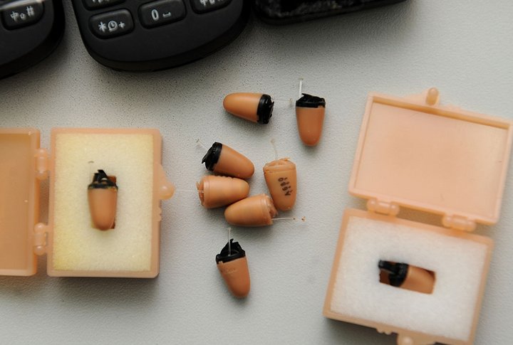 作弊耳机米粒大小没什么稀奇的，这都是作弊界的常规操作了