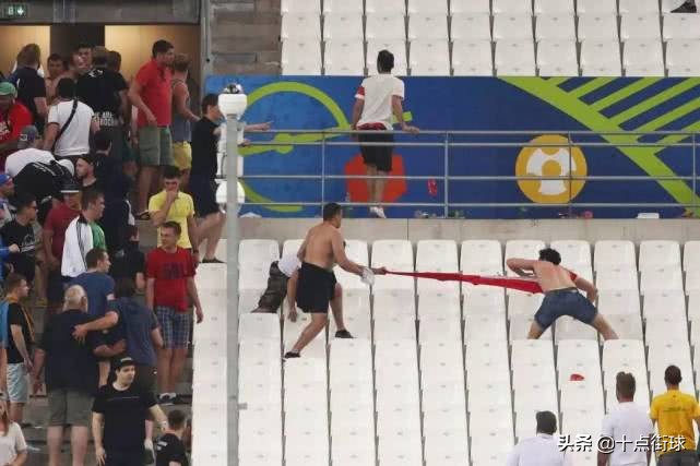 俄罗斯球迷暴打英国球迷的事件,俄罗斯暴揍英国球迷