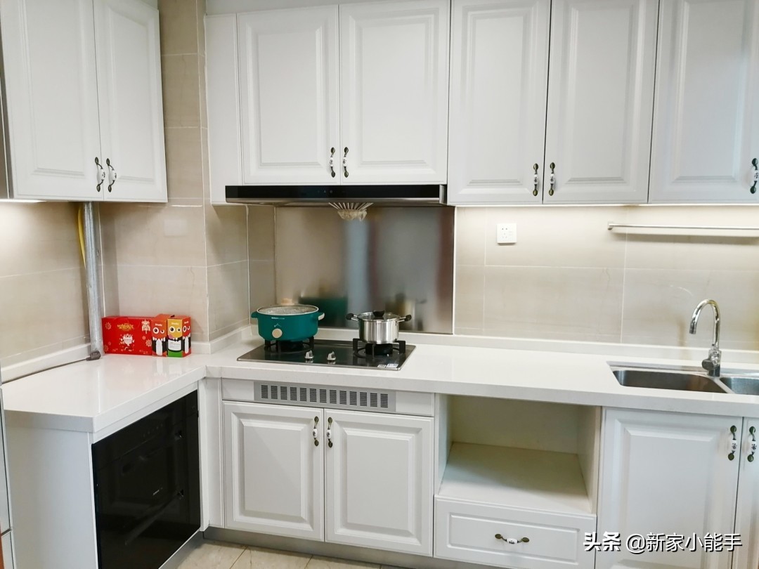 恒大精装房后期贴墙布还是刷漆,恒大精装房墙布颜色