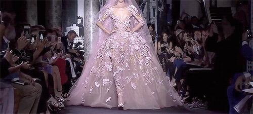 昆凌唐嫣谁漂亮,昆凌婚纱和baby婚纱