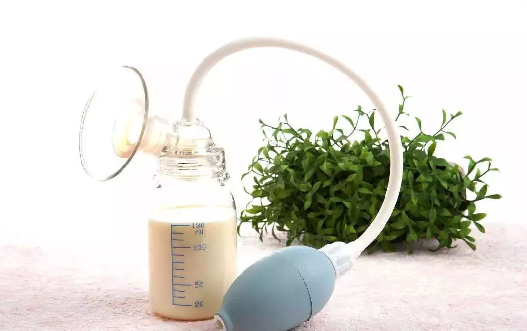 月嫂建议用吸奶器吸出来母乳,三种不宜母乳喂养的情形