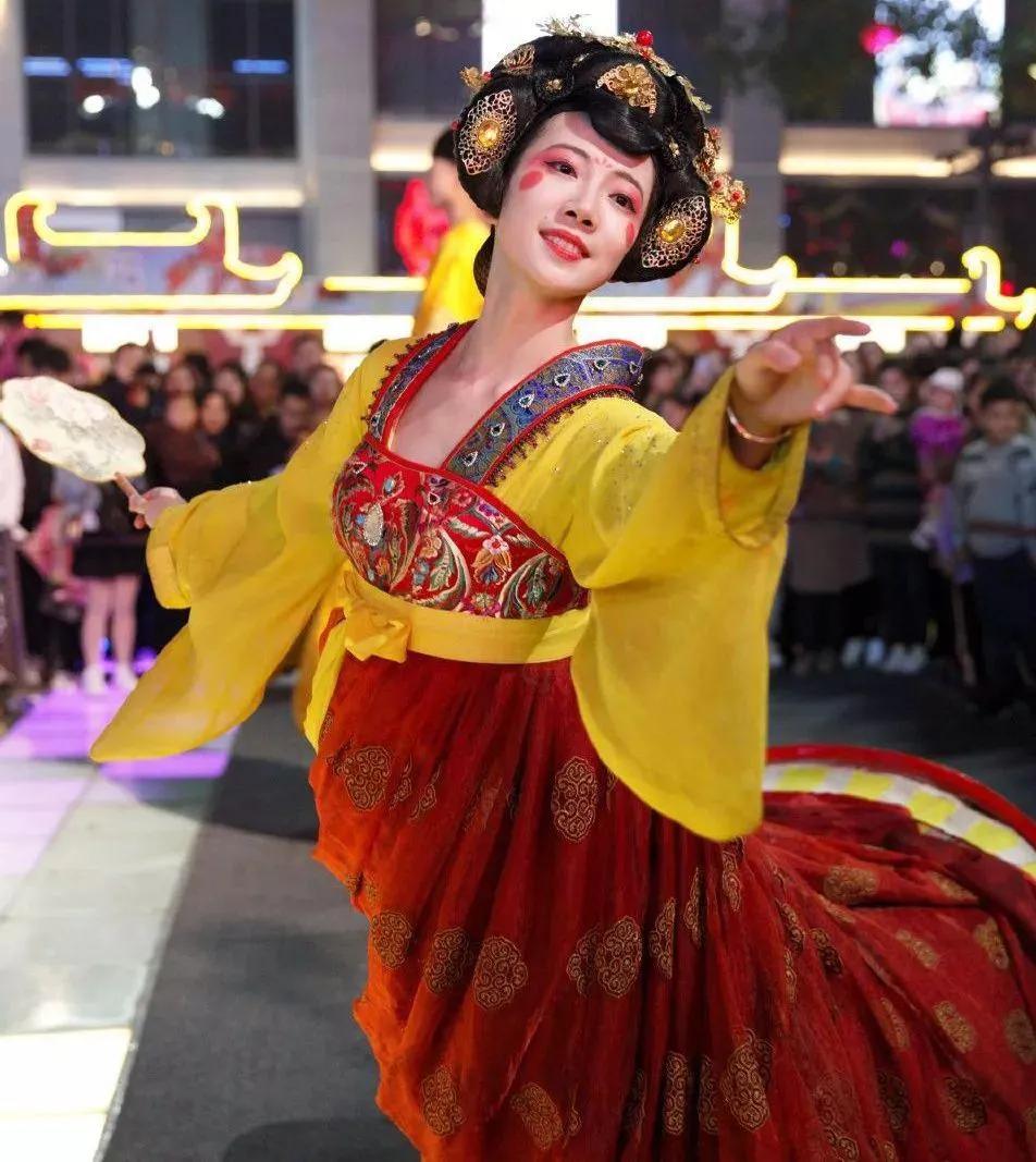 西安大唐不夜城值得去吗,西安大唐不夜城人气爆棚心念旧巷